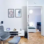 Modern Smart Apartman