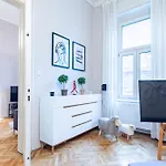Modern Smart Apartman